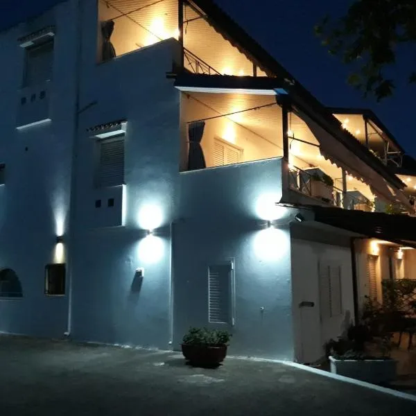 karavagelis rooms, hotel v destinaci Rovies