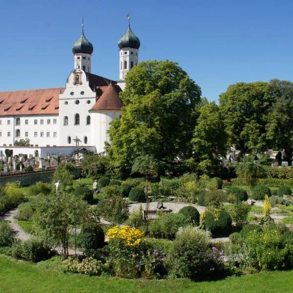 Gäste- und Tagungszentrum im Don Bosco Kloster Benediktbeuern, hotelli kohteessa Benediktbeuern