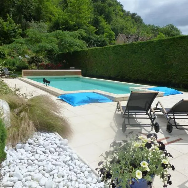 Maison climatisée avec PISCINE CHAUFFEE, hotell i Carlux