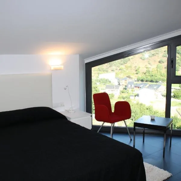 Hostal Tres Campanas, hotel in Villafranca del Bierzo