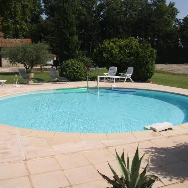 Mas des Cigales, hotel v destinaci Montfavet