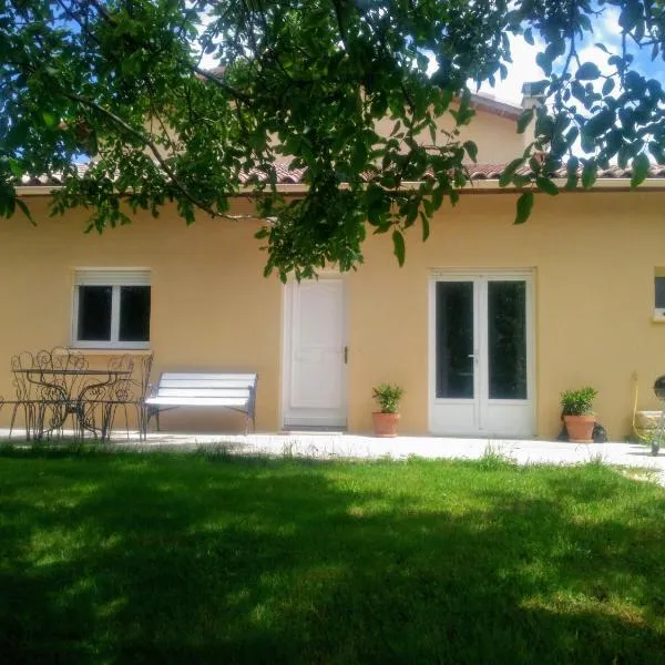Gite Les Brugues - Lisle sur Tarn, hotel v destinácii Lisle-sur-Tarn