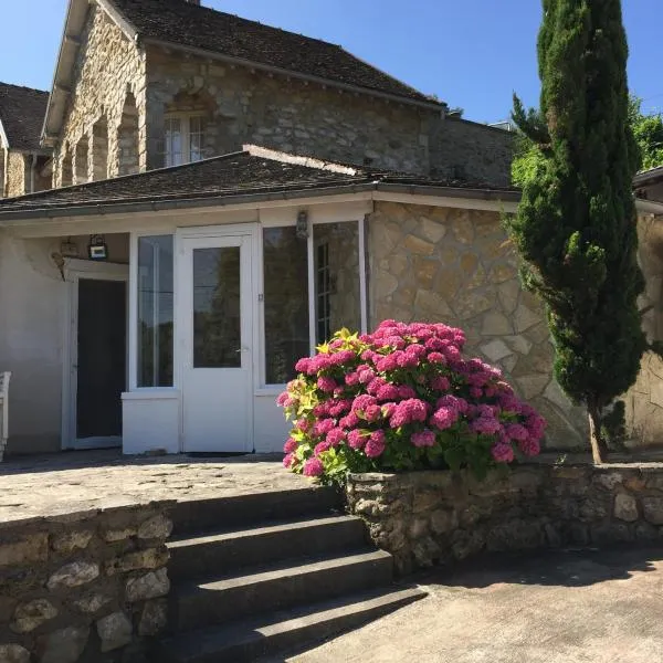 Maison en bord de seine, hotel v destinaci Boissise-le-Roi