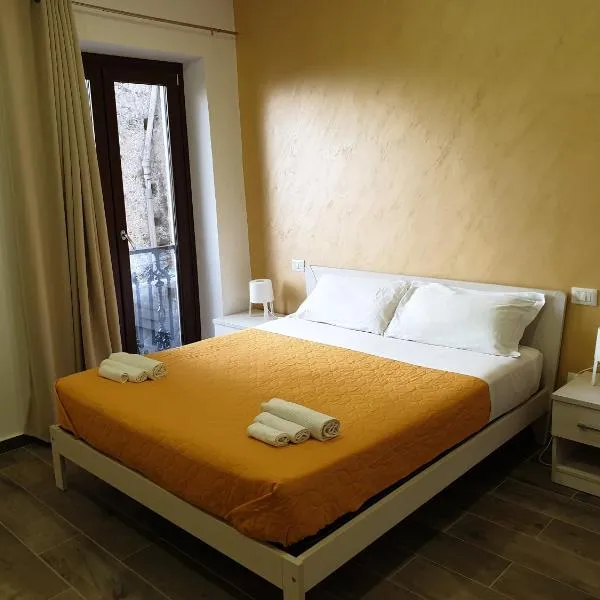 Giò Rooms – hotel w mieście Scalea
