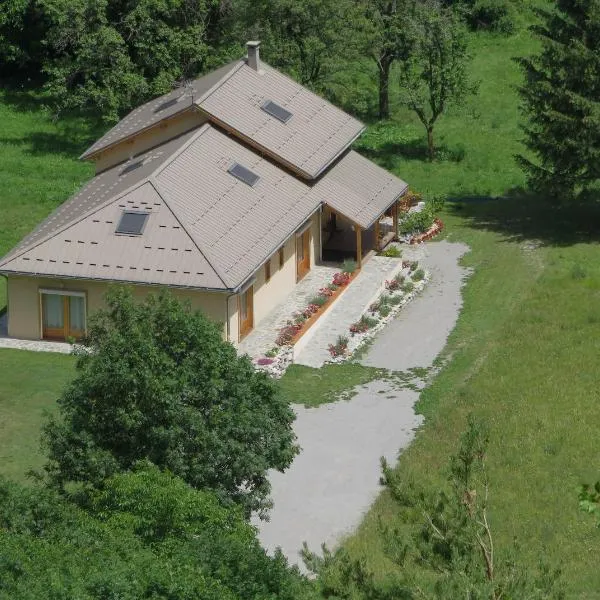 Chambres d'Hôtes la Pierre d'Oran, hotel en LʼArgentière-la-Bessée