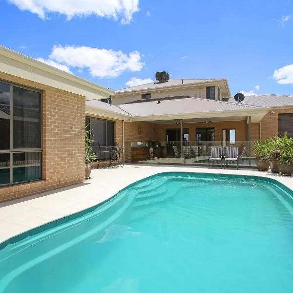 The Grand Holiday House, hotel a Yarrawonga