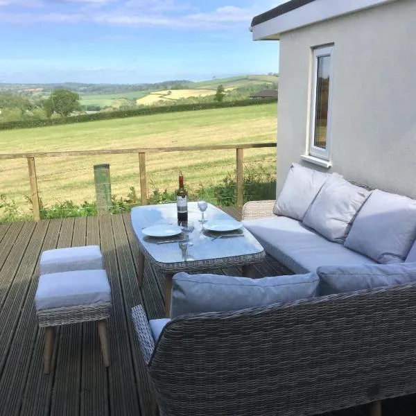 Little Trenoweth, apartment with rural country views near Saltash, hotel in Saltash