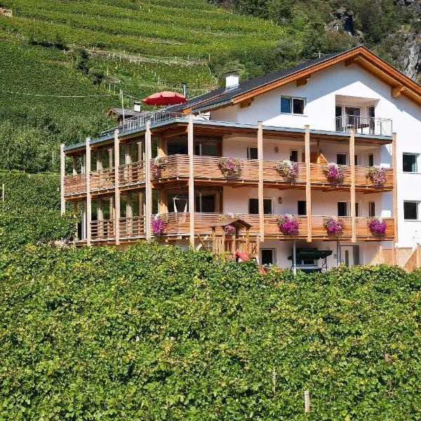 Appartements Toni, Hotel in Feldthurns