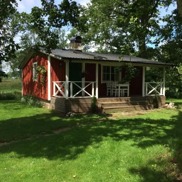 Tråvad Nybo Lilla huset, hotel in Herrljunga