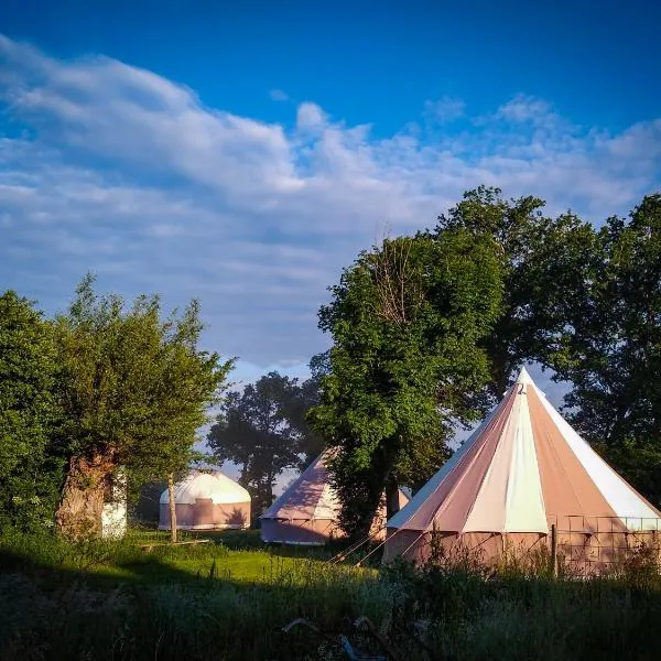 Cool Under Canvas, hotel v destinaci Miremont