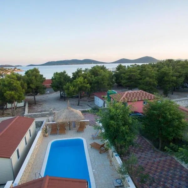 Camp Lana, hotel v destinaci Drage