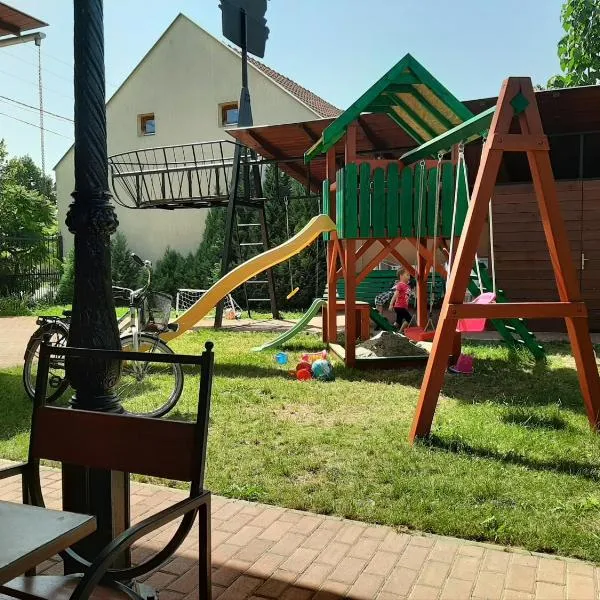 Gyulai Meseház Apartman, hotel in Gyula