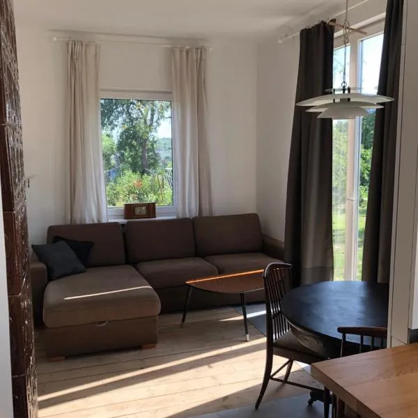 Hillside view house with garden, private parking, quiet location - 12 min to Old town anytime, Long stays welcome, hotel a Vílnius