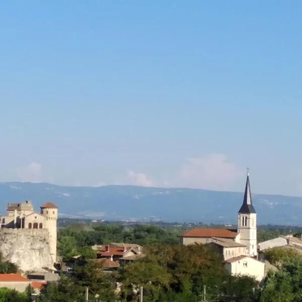 Appartement Spacieux et confortable, hotel u gradu Châteaubourg