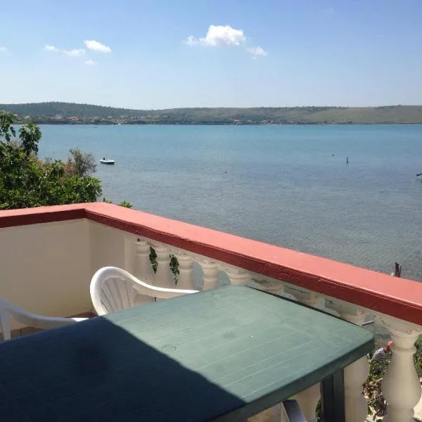 Villa M - 4 Persons Apartment, Put – hotel w mieście Ljubač