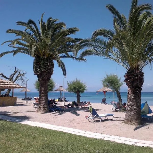 Three Stars Beach Hotel, hotel in Moraitika