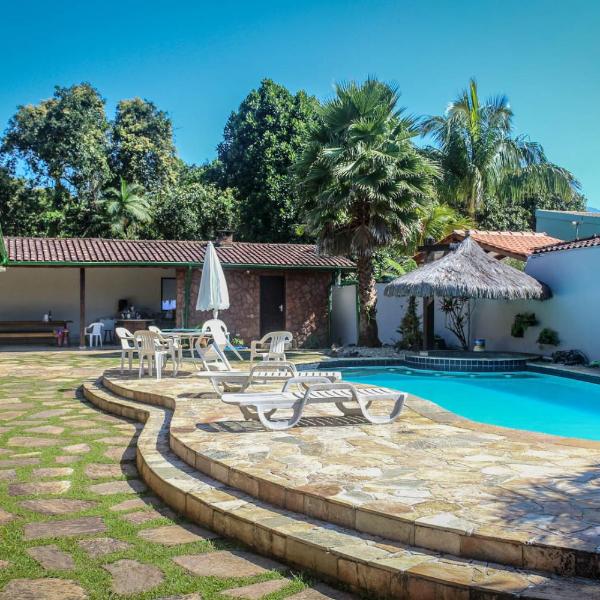 Casa Enorme em condominio, 4 suites, piscina com cascata, cozinha gourmet com churrasueira e fundo com pier no rio para práticas aquaticas