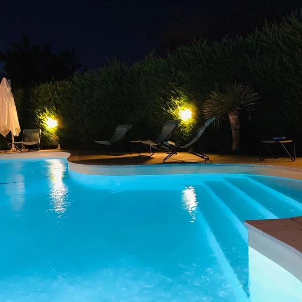 La Collina di Montegrappa - Villa e Residence - NEWS 2024 - Suites con Piscina Privata Riscaldata e ad uso esclusivo attrezzate con Idromassaggio, Airpool, Nuoto Controcorrente, Cromoterapia, hotel in Tuglie