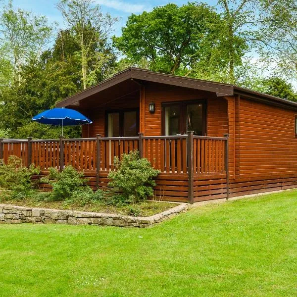 Woodlands Hotel & Pine Lodges, hotel in Grange Over Sands