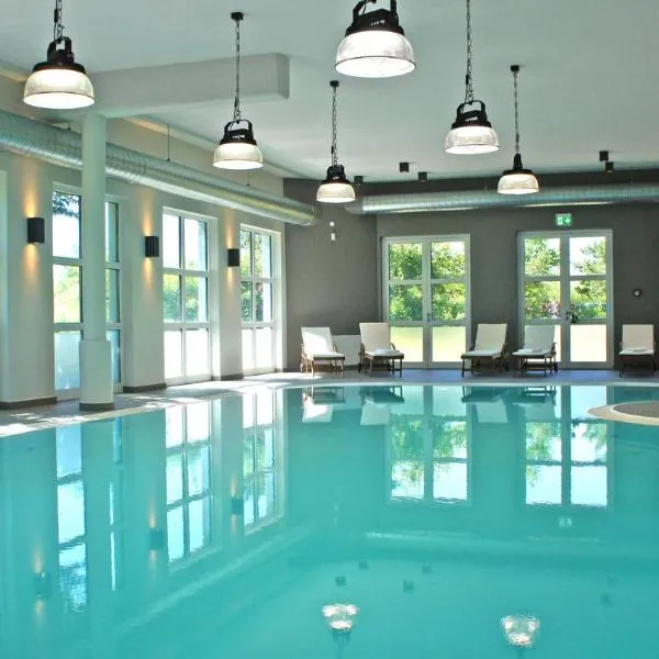 Reetdachhäuser am Bakenberg, hotel en Dranske