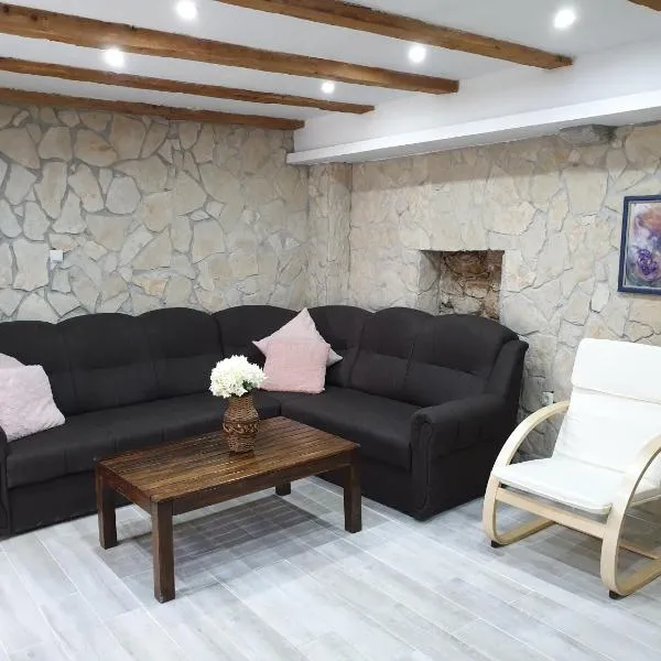 Luxury Stone Villa NONNA with Amazing Sea View, hotel di Bribir