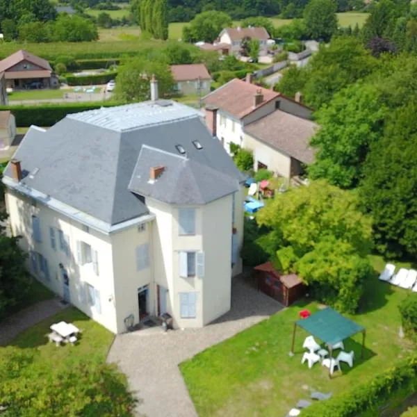 Chambres et Tables d'Hotes Les Breuils, hotel in Saint-Priest-Bramefant