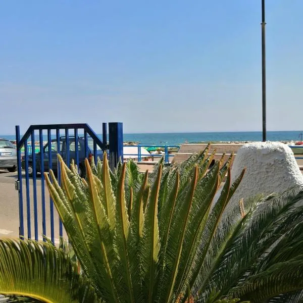 Monolocale Tirreno studio seafront, hotel v destinácii Formia