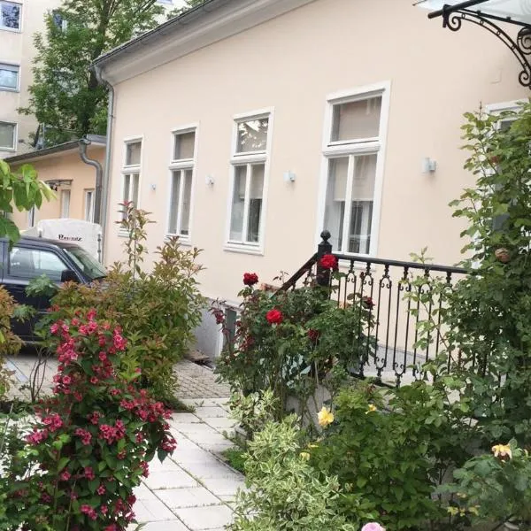 Terrasse Wohnungen mit parking in Zentrum, hotel v destinaci Baden