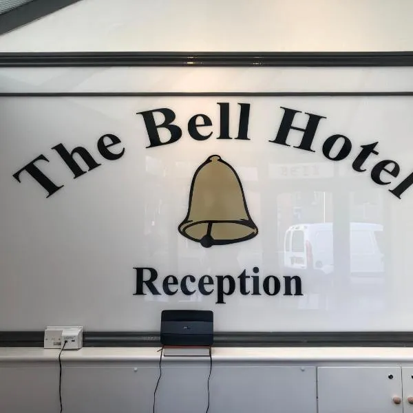 The Bell Hotel, hotel in Llanbadarn-fynydd