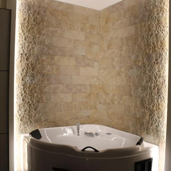 Villa Martina Luxury Rooms, hotel v destinaci Desenzano del Garda