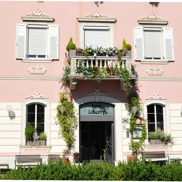 Hotel Liberty, hotel in Levico Terme