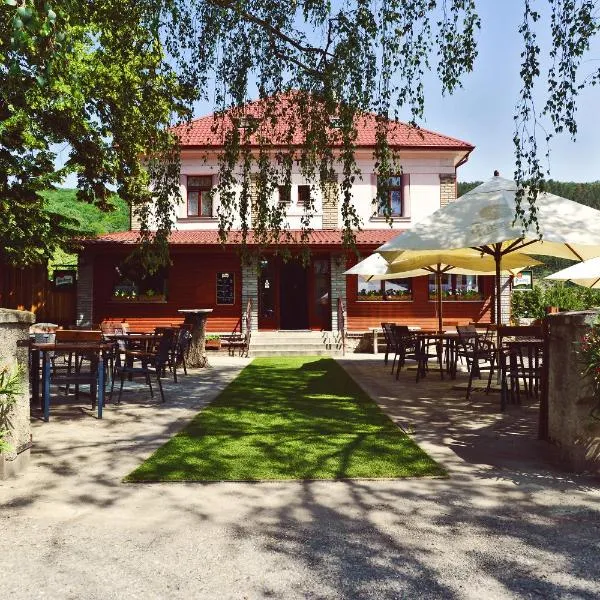 Penzion Karlštejn, hotel di Karlštejn