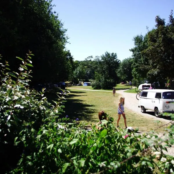 Camping La Bergerie, hotel v destinaci La Chapelle-Achard