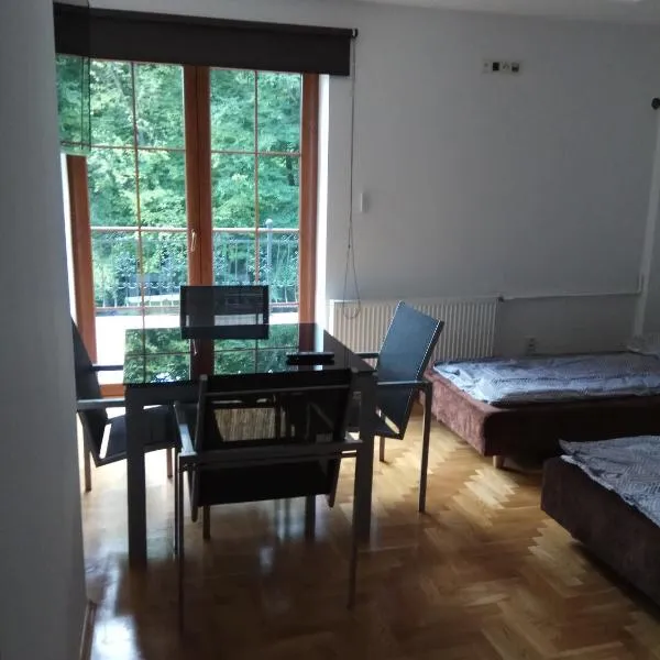 Apartament Przy Skale u Anny, hotel v destinaci Sąpów