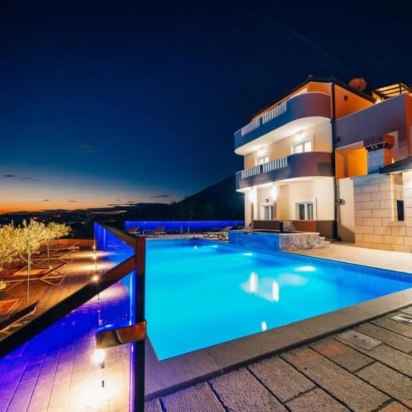 Sun Haven Luxury Apartments، فندق في كافتات