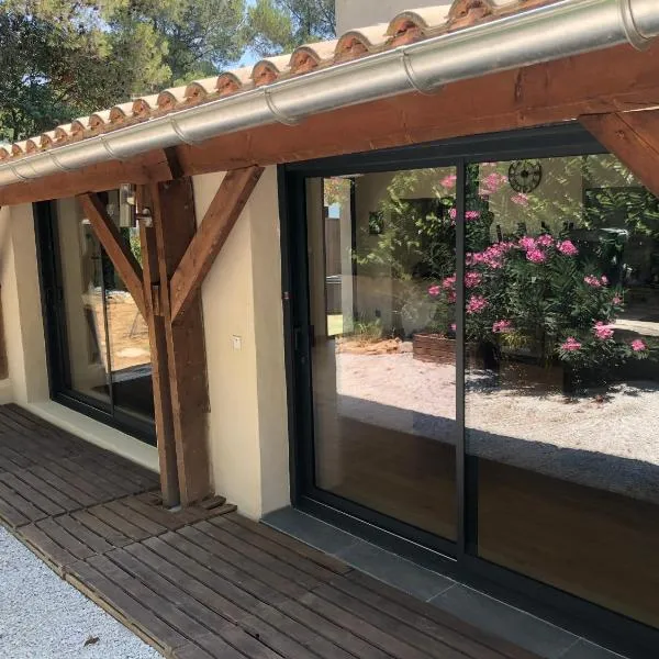 Au cœur de la Pinède de 1 à 4 personnes, ξενοδοχείο σε Langlade