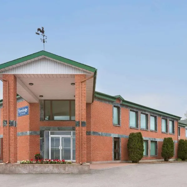 Travelodge by Wyndham Rigaud, hotel in Coteau-du-Lac