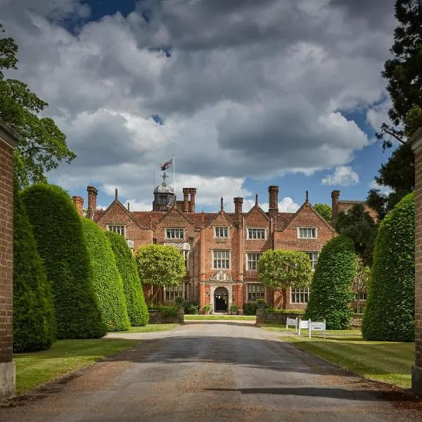 Great Fosters - Near Windsor, hotel in Oatlands Park