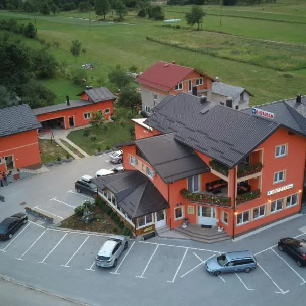 House Šapina, hotel v destinácii Korenica