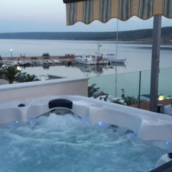 Luxury apartment by the sea with private whirlpool and terrace 50m2, hotel in Posedarje