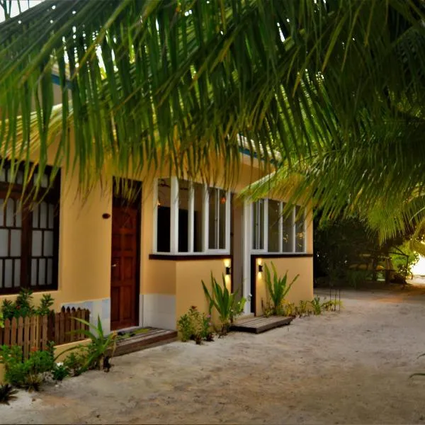 Dhigurah Beach Inn, hotel in Dhigurah