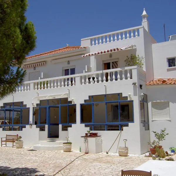 Quartos Com Boas Vistas, hotel v destinaci Ribeira da Gafa
