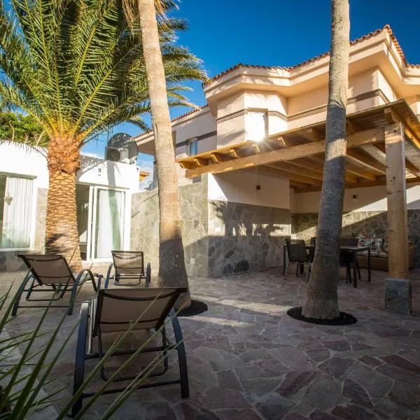 Villa Jandia Modern new studio Morro Jable Private Cosy Garden and Parking, hotel v destinaci Morro del Jable
