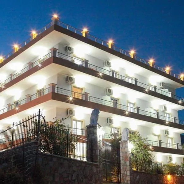 Mihalis Apartments, hotel v destinaci Himare