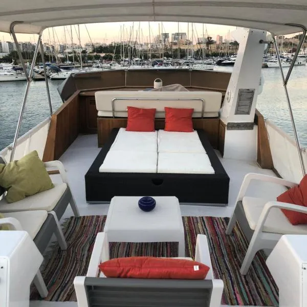 Johnny M Yacht: Taʼ Xbiex şehrinde bir otel