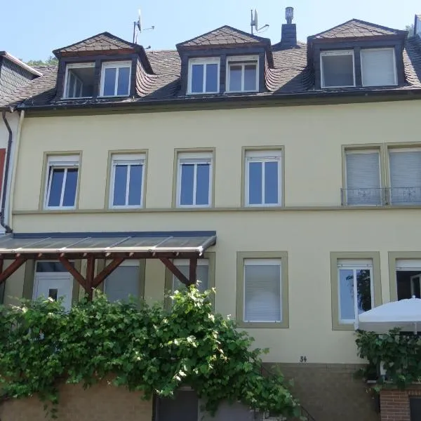Haus Moezelblik - schöne Aussicht am Mosel, hotel in Zell an der Mosel