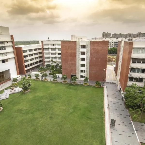 Siara Styles Amba Suites, Gandhinagar, hotel di Adalaj