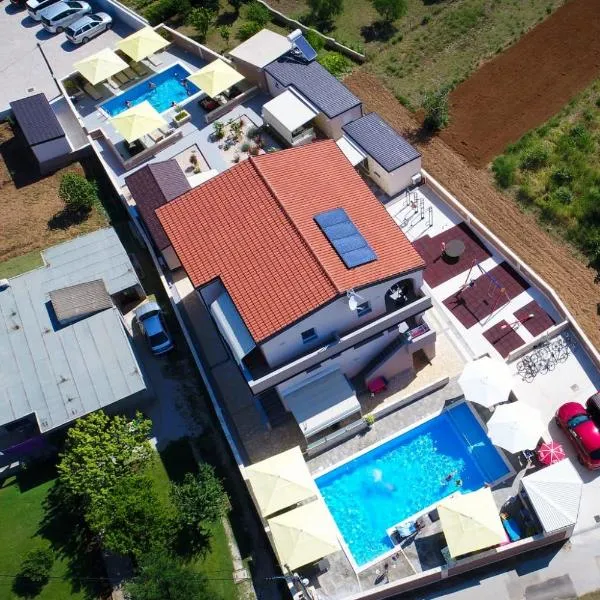 Apartments Julijana, hotel v destinaci Privlaka