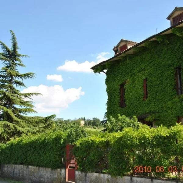 B&B La vecchia quercia Home Restaurant, hotel in Tizzano Val Parma