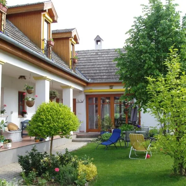 Rudolf's Fogadó, hotel v destinaci Zsira